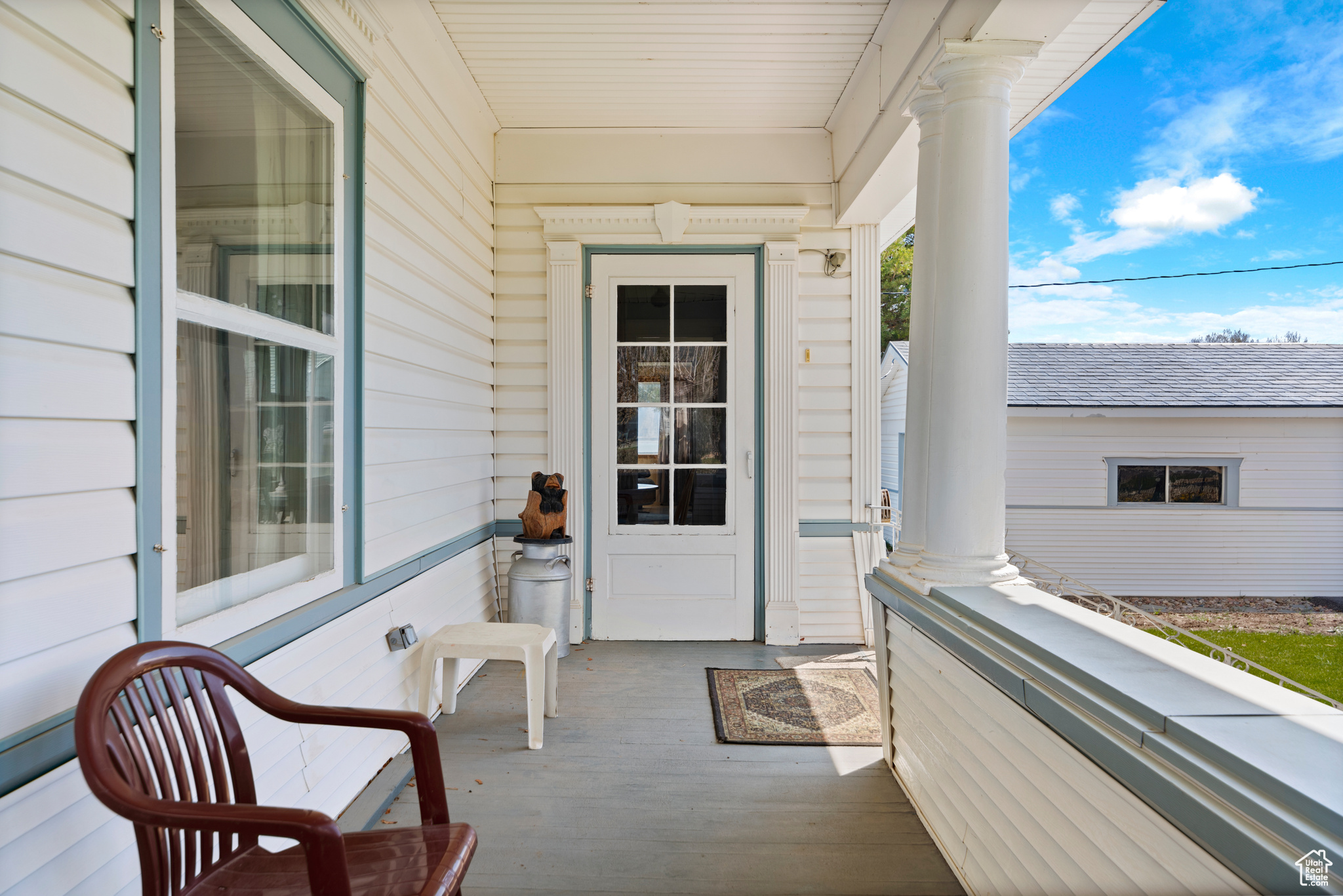 Main image without alt text