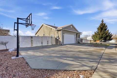 Tiny photo for 2611 W 1675 N #17, Clinton, UT 84015 (MLS # 2135917)
