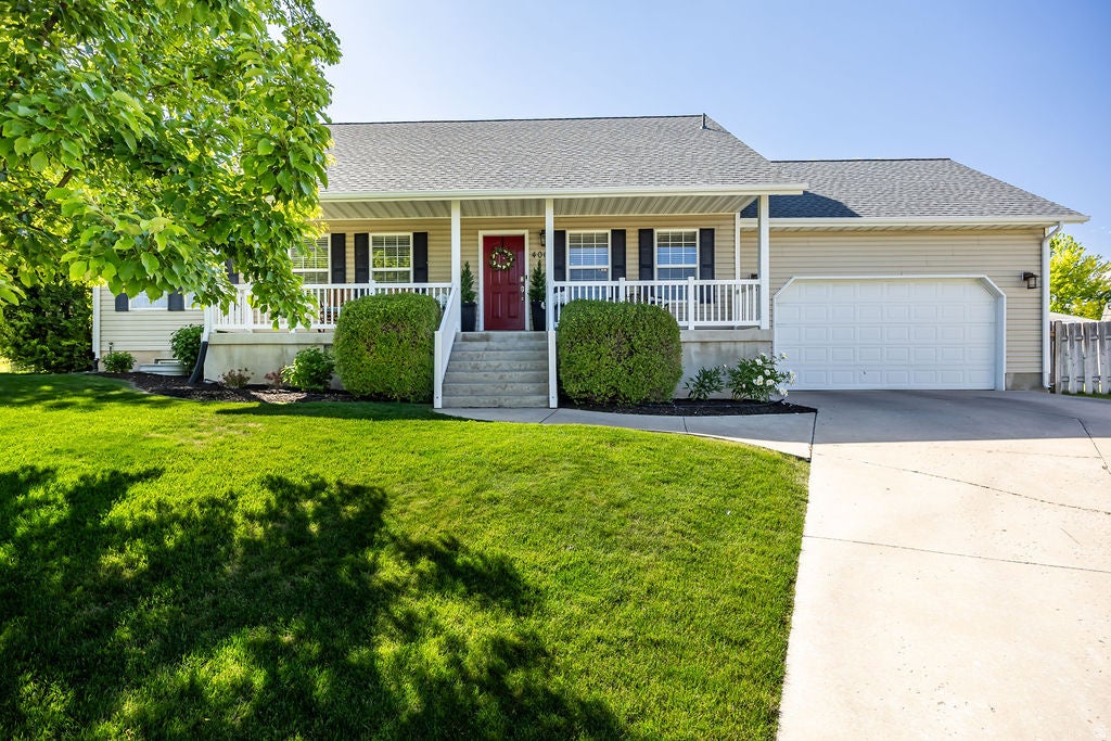 Photo of 406 MEADOW LN, Providence, UT 84332 (MLS # 2162997)