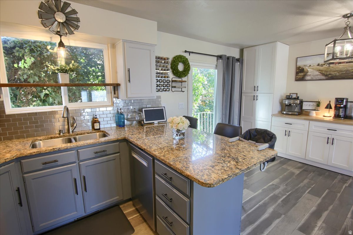 OAK WOOD HILLS - Residential