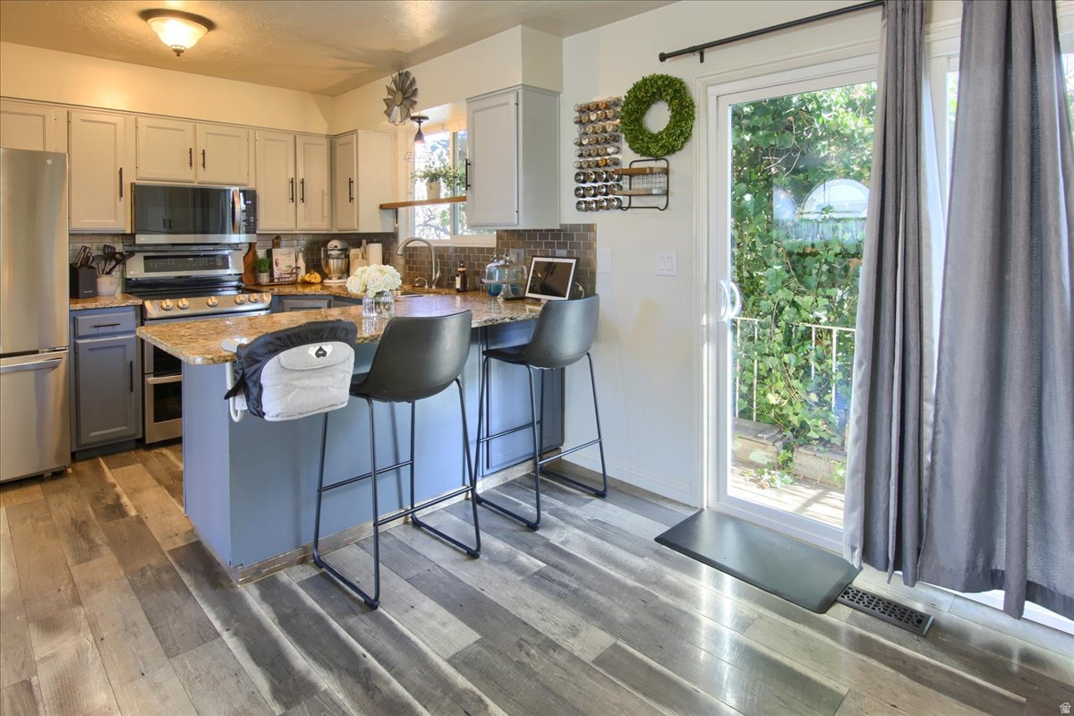 OAK WOOD HILLS - Residential