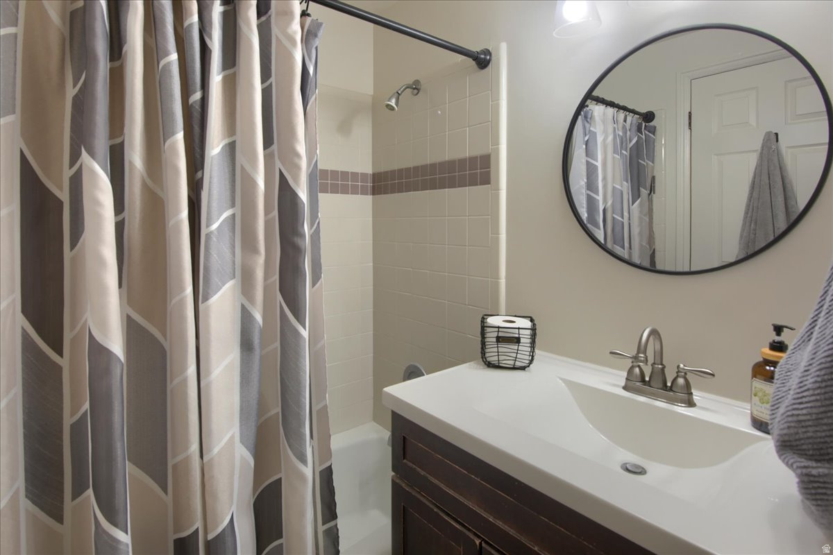 OAK WOOD HILLS - Residential