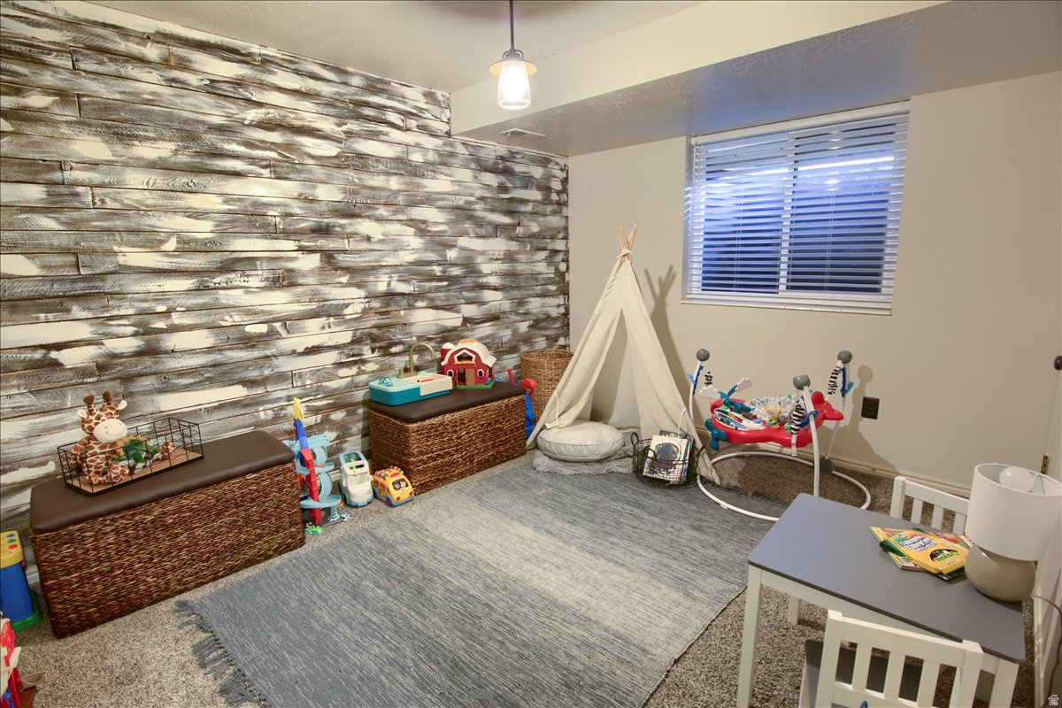 OAK WOOD HILLS - Residential