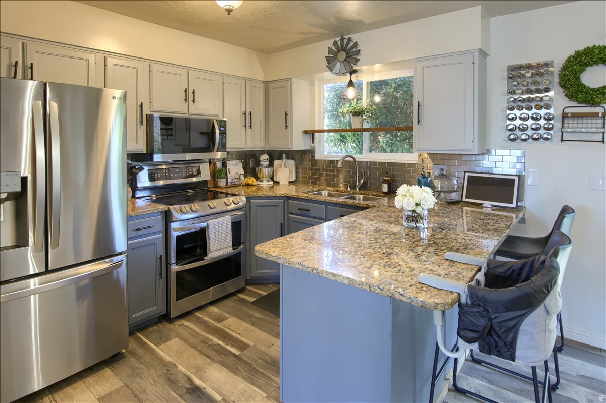 OAK WOOD HILLS - Residential