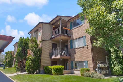 Photo of 4148 S OAK MEADOWS DR #31, Taylorsville, UT 84123 (MLS # 2135018)
