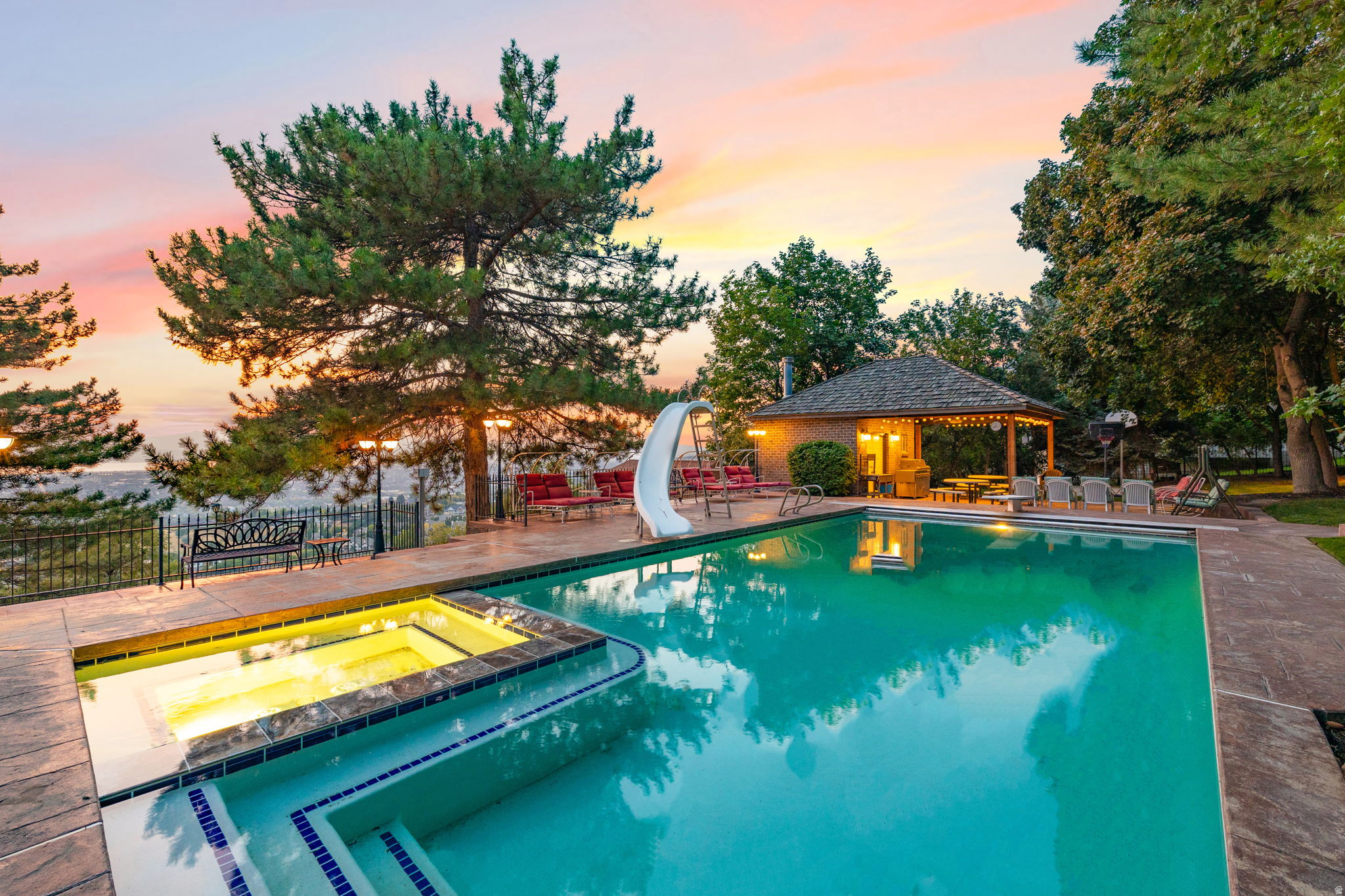 SHERWOOD HILLS - Residential