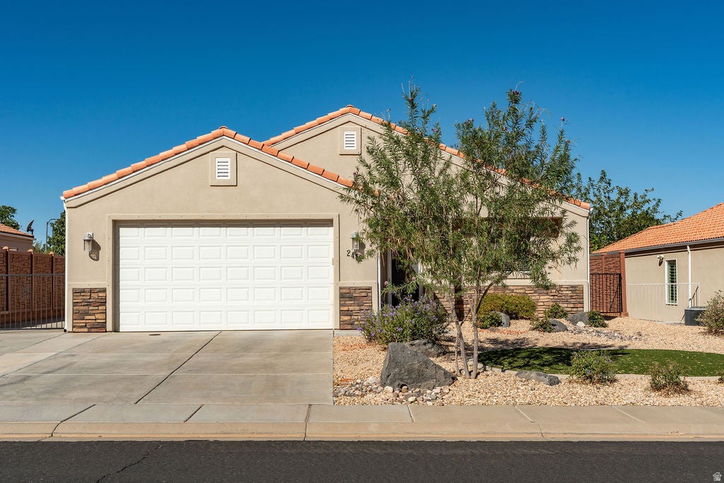 Photo of 2412 S 675 W, Hurricane, UT 84737 (MLS # 2185878)