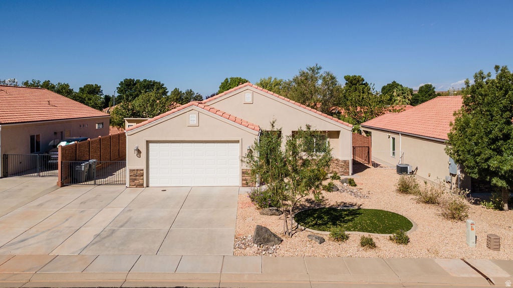 Photo of 2412 S 675 W, Hurricane, UT 84737 (MLS # 2185878)