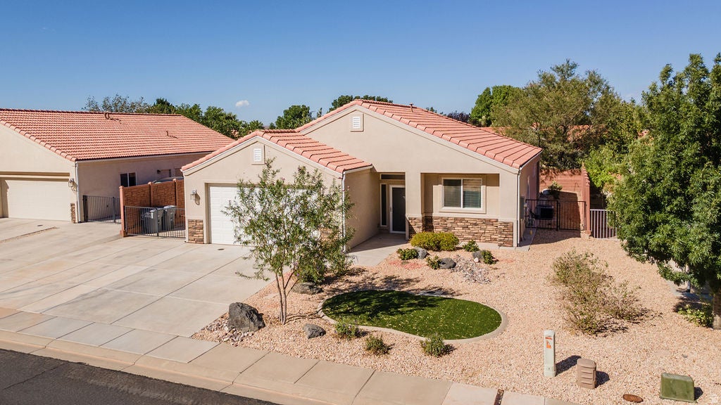 Photo of 2412 S 675 W, Hurricane, UT 84737 (MLS # 2185878)