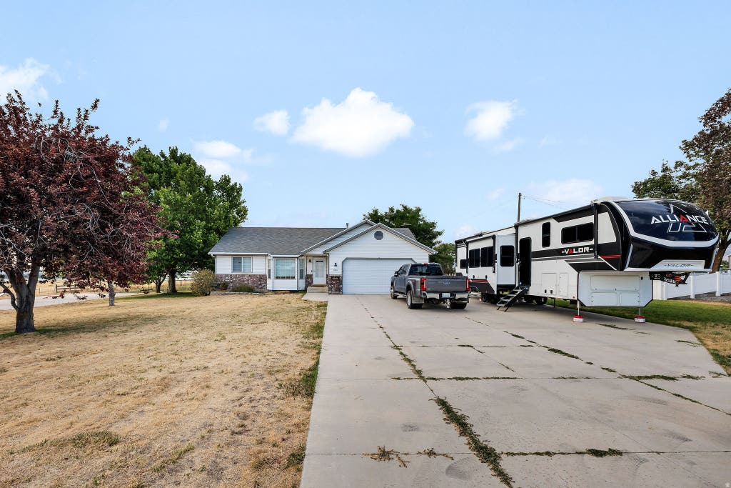 Photo of 584 W 300 N, Hyrum, UT 84319 (MLS # 2179712)