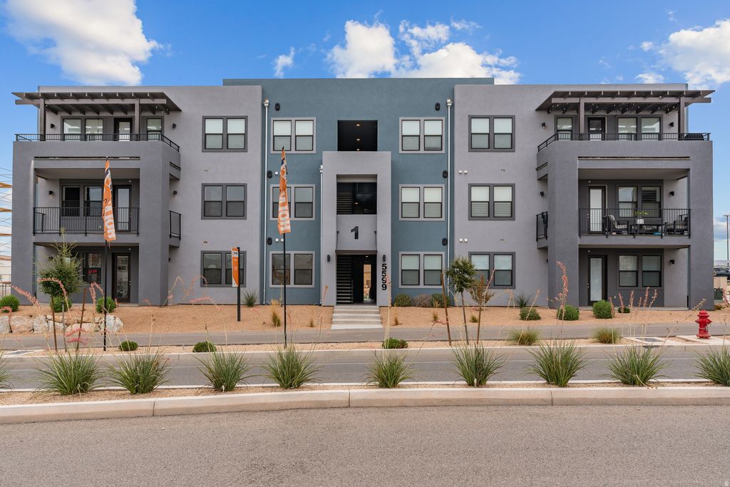 Photo of 5599 S CARNELIAN PARKWAY Pkwy #104, Saint George, UT 84790 (MLS # 2150164)