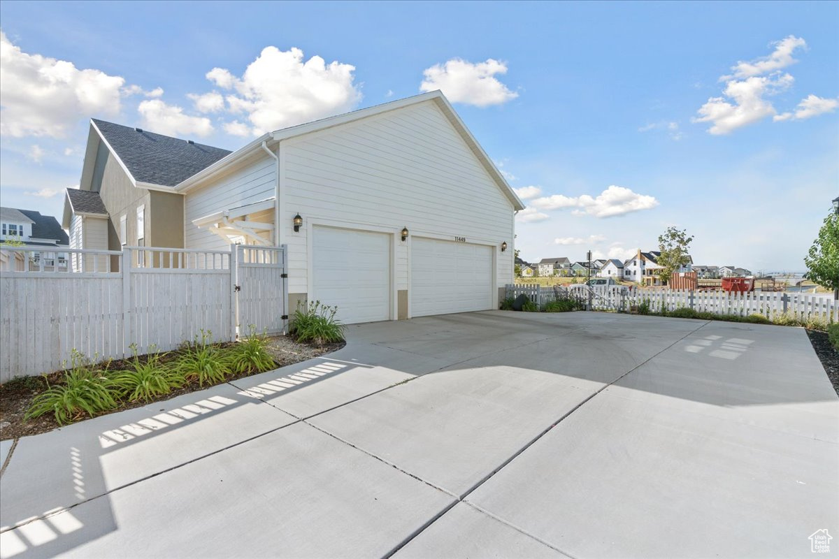 DAYBREAK - Residential