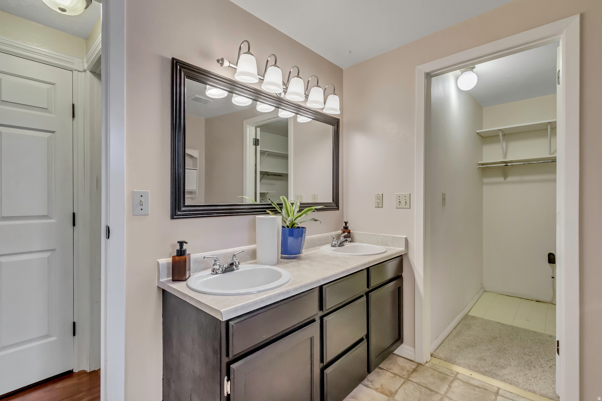 HIDDEN VALE - Residential