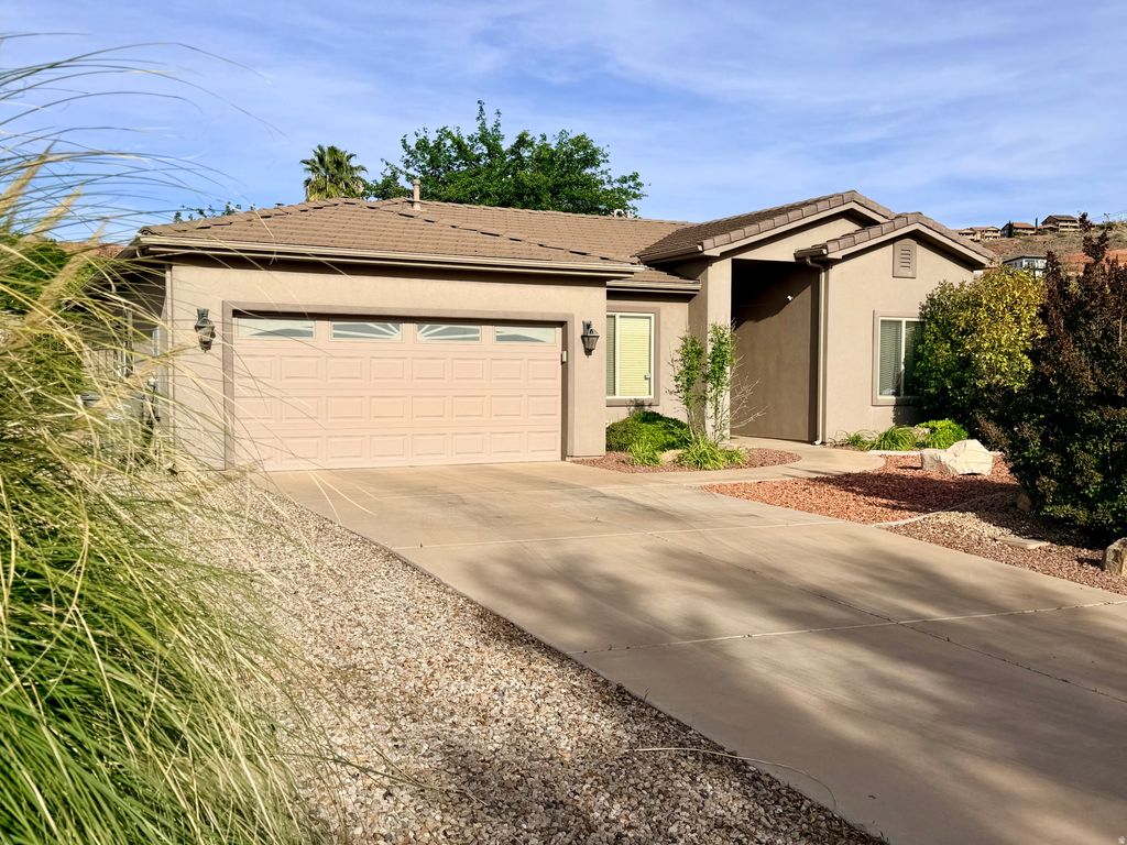 Photo of 764 N PICTURESQUE Dr W, Saint George, UT 84770 (MLS # 2155134)