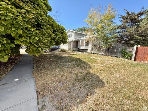 Tiny photo for 2140 W 3860 S, West Valley City, UT 84119 (MLS # 2107590)