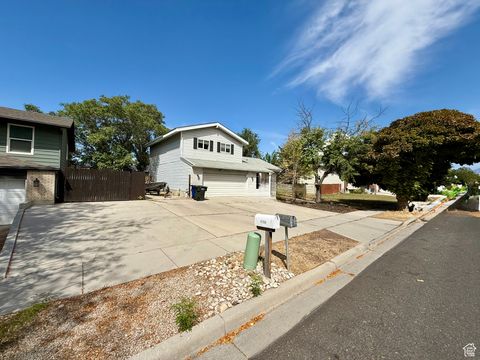 Tiny photo for 2140 W 3860 S, West Valley City, UT 84119 (MLS # 2107590)