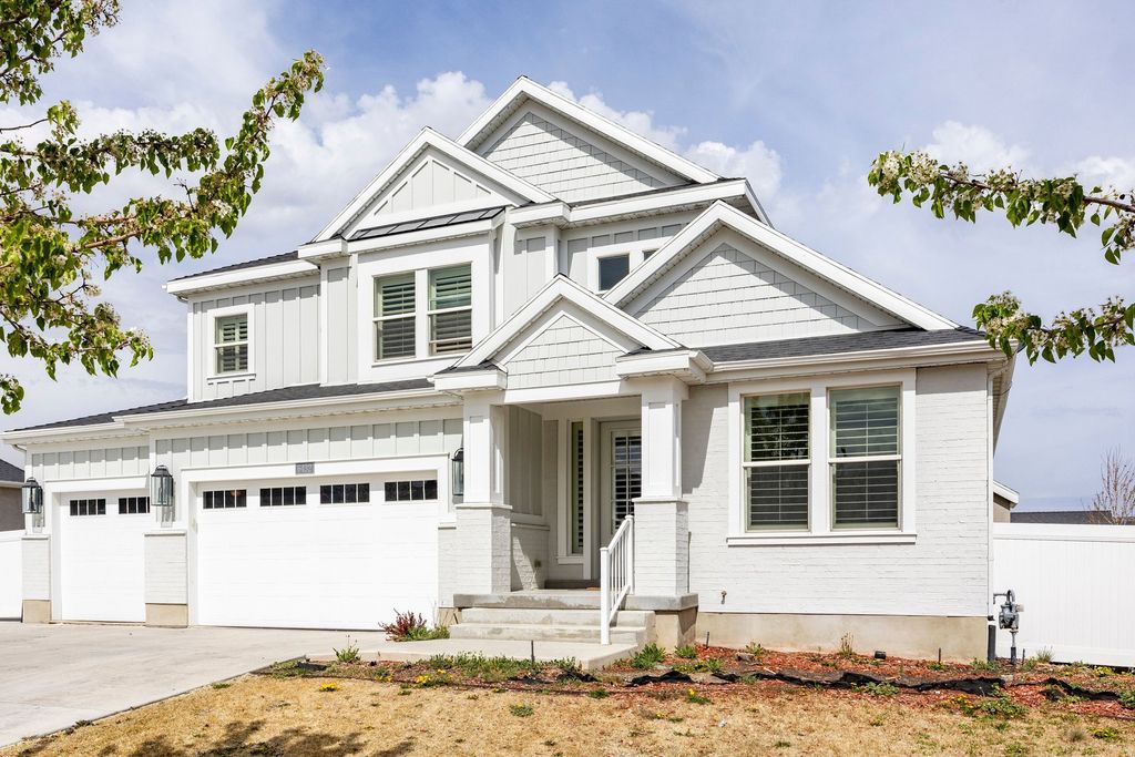 Photo of 6432 W HOLLISTER WAY S, Herriman, UT 84096 (MLS # 2147377)