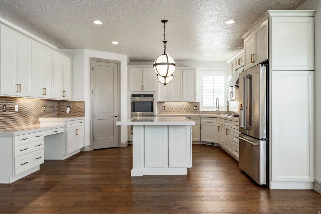 Photo of 6432 W HOLLISTER WAY S, Herriman, UT 84096 (MLS # 2147377)