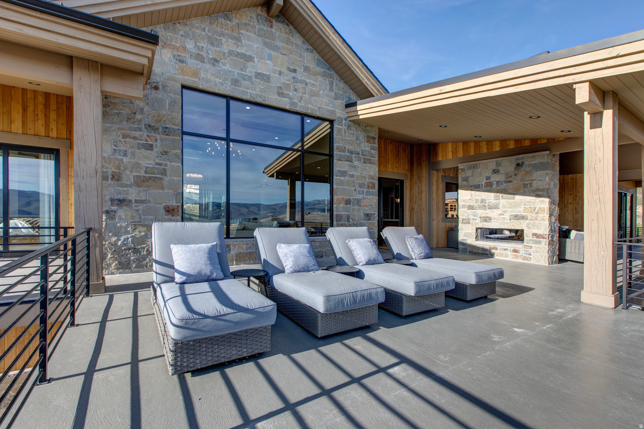 RED LEDGES - Residential