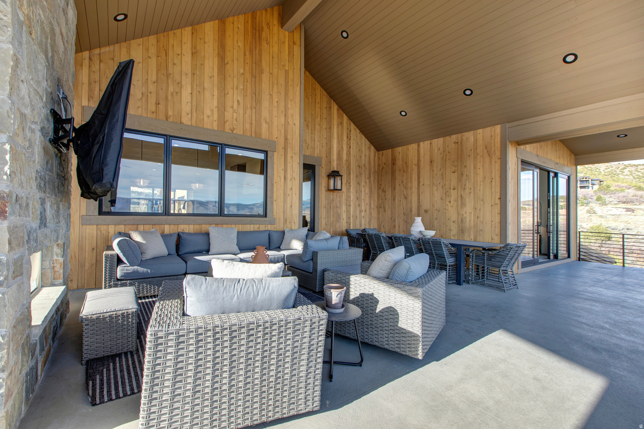 RED LEDGES - Residential