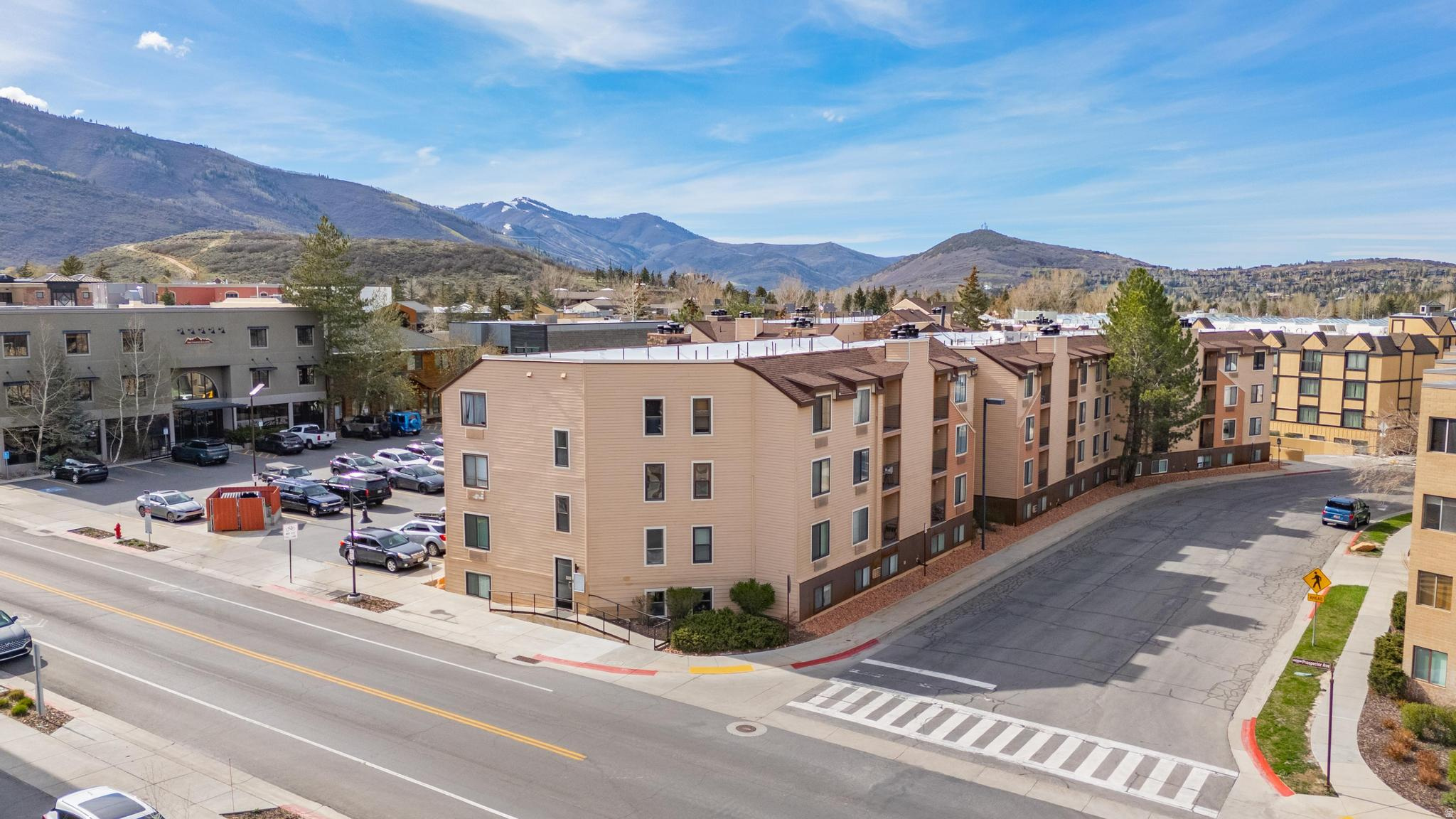CARRIAGE HOUSE CONDOMINIUMS - Residential