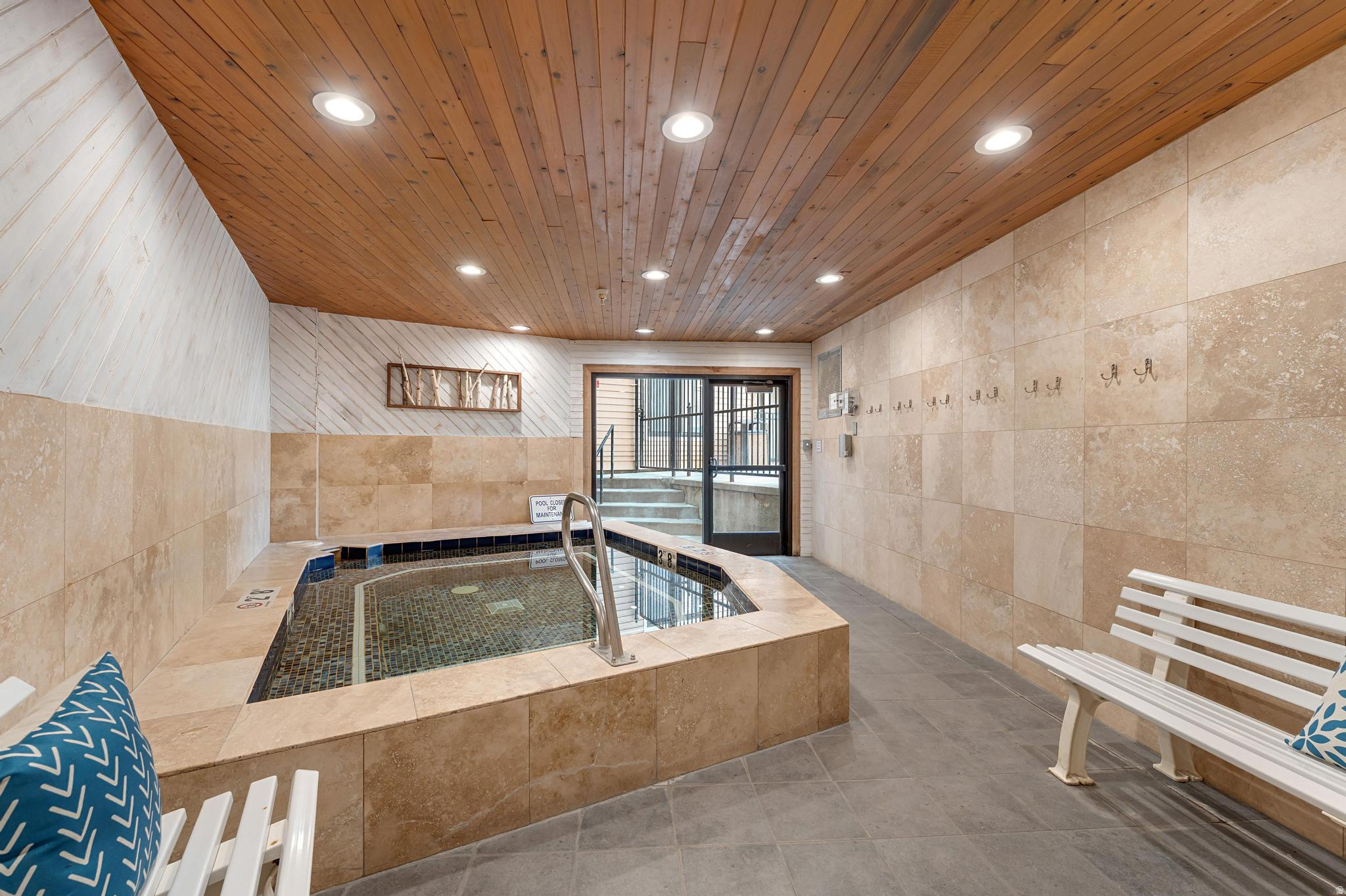 CARRIAGE HOUSE CONDOMINIUMS - Residential