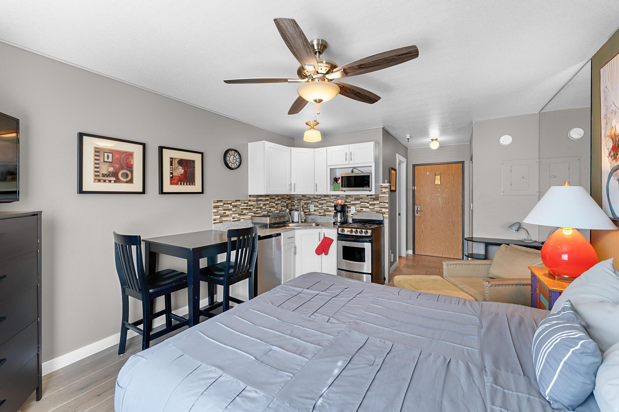 CARRIAGE HOUSE CONDOMINIUMS - Residential