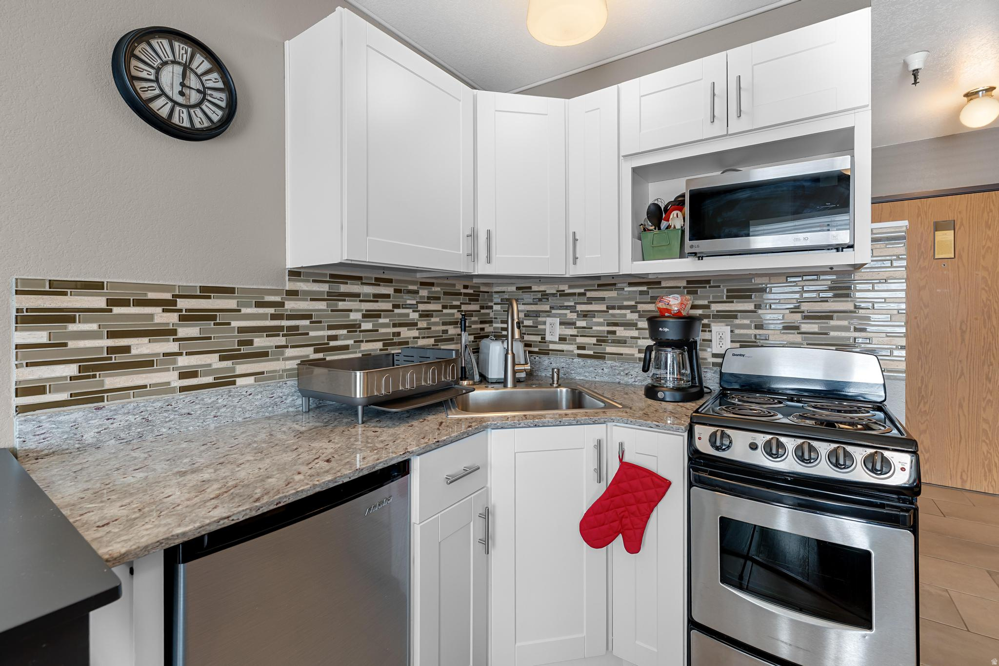 CARRIAGE HOUSE CONDOMINIUMS - Residential