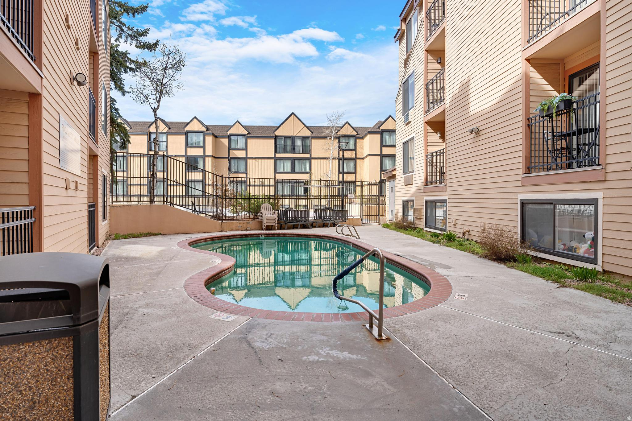 CARRIAGE HOUSE CONDOMINIUMS - Residential