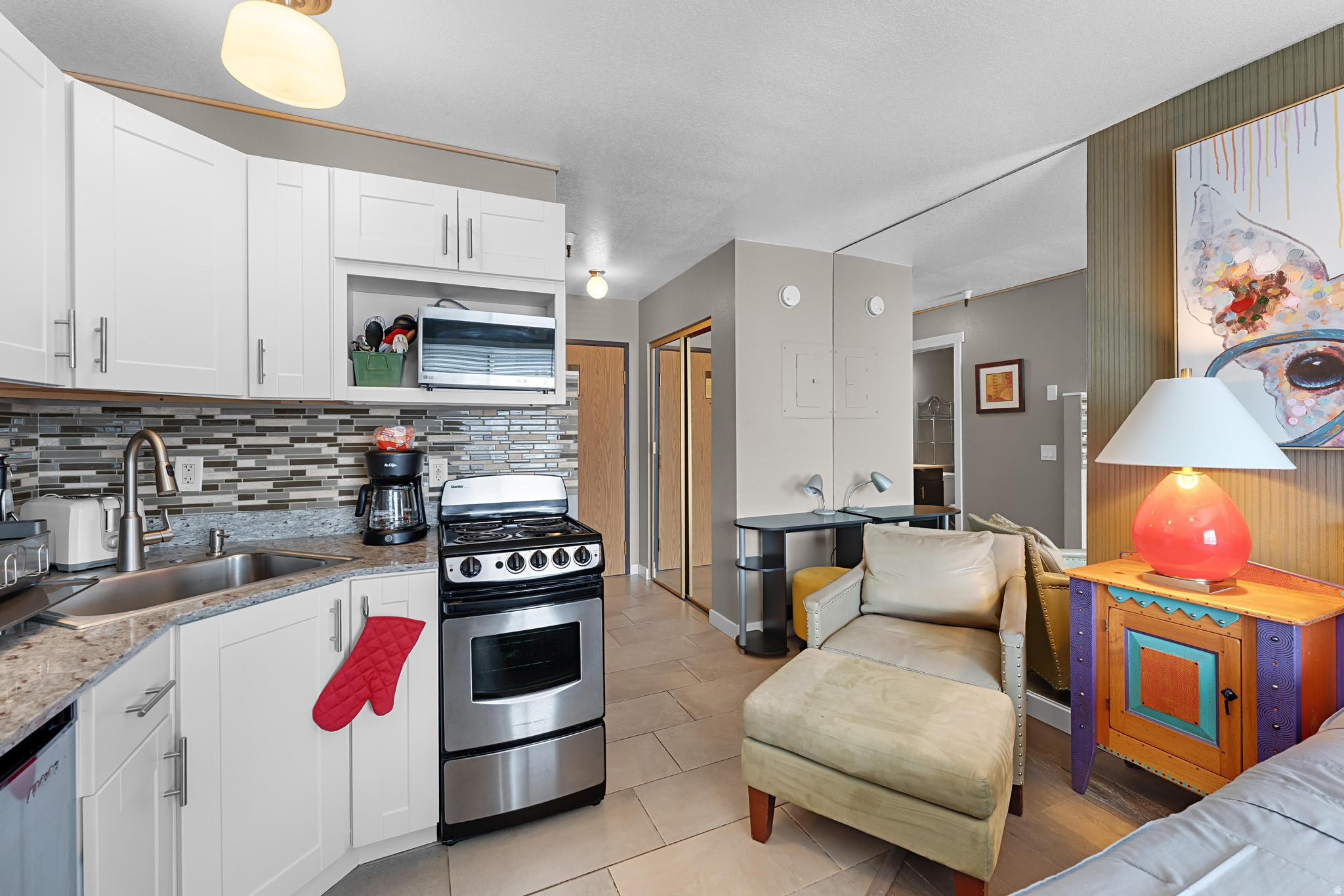 CARRIAGE HOUSE CONDOMINIUMS - Residential