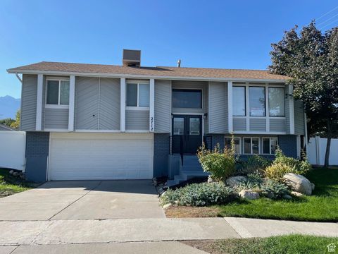 Photo of 2712 E 7115 S, Cottonwood Heights, UT 84121 (MLS # 2111648)