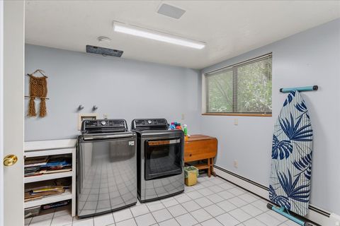 Tiny photo for 905 OAKRIDGE DR, Farmington, UT 84025 (MLS # 2154007)