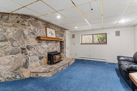 Tiny photo for 905 OAKRIDGE DR, Farmington, UT 84025 (MLS # 2154007)