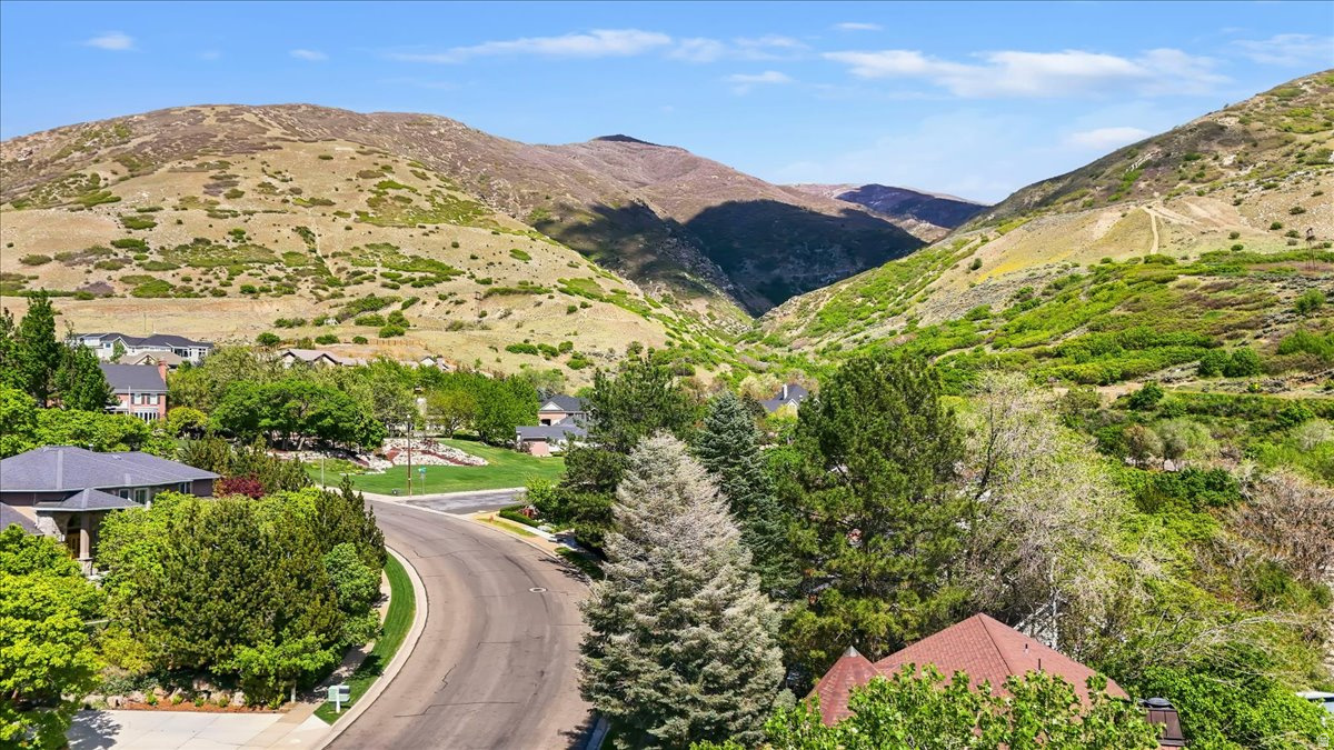 FARMINGTON HILLS - Residential