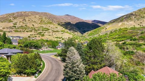 Tiny photo for 905 OAKRIDGE DR, Farmington, UT 84025 (MLS # 2154007)