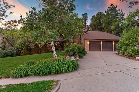 Tiny photo for 905 OAKRIDGE DR, Farmington, UT 84025 (MLS # 2154007)