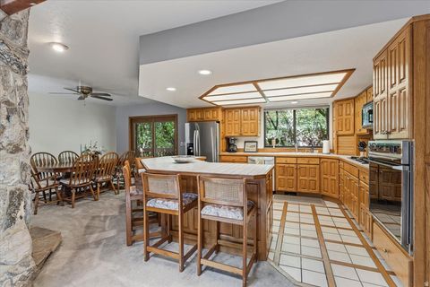 Tiny photo for 905 OAKRIDGE DR, Farmington, UT 84025 (MLS # 2154007)