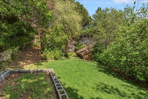 Tiny photo for 905 OAKRIDGE DR, Farmington, UT 84025 (MLS # 2154007)