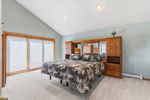 Tiny photo for 905 OAKRIDGE DR, Farmington, UT 84025 (MLS # 2154007)