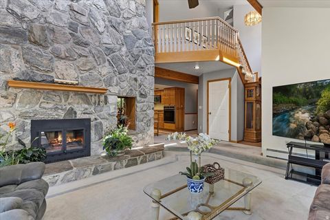 Tiny photo for 905 OAKRIDGE DR, Farmington, UT 84025 (MLS # 2154007)