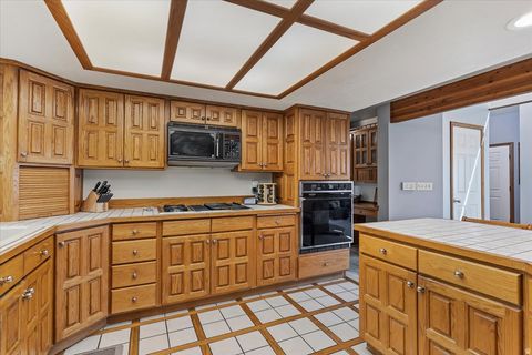 Tiny photo for 905 OAKRIDGE DR, Farmington, UT 84025 (MLS # 2154007)