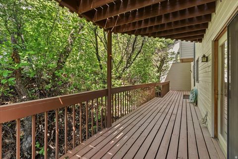 Tiny photo for 905 OAKRIDGE DR, Farmington, UT 84025 (MLS # 2154007)