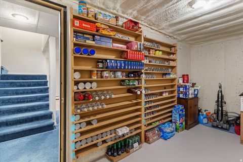 Tiny photo for 905 OAKRIDGE DR, Farmington, UT 84025 (MLS # 2154007)