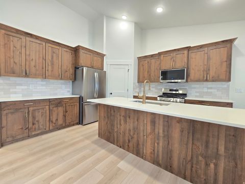 Tiny photo for 1019 W 200 N, Clearfield, UT 84015 (MLS # 2139184)