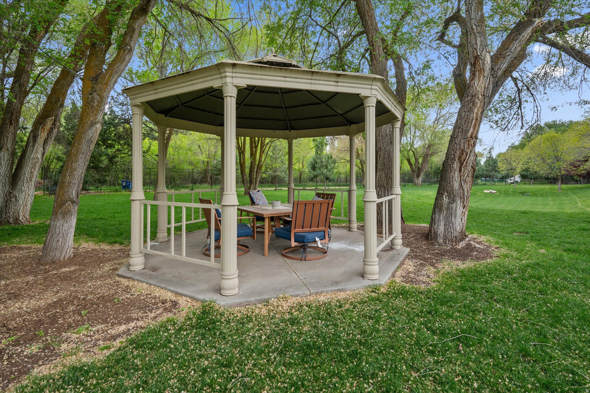 RIVER GLEN - Residential