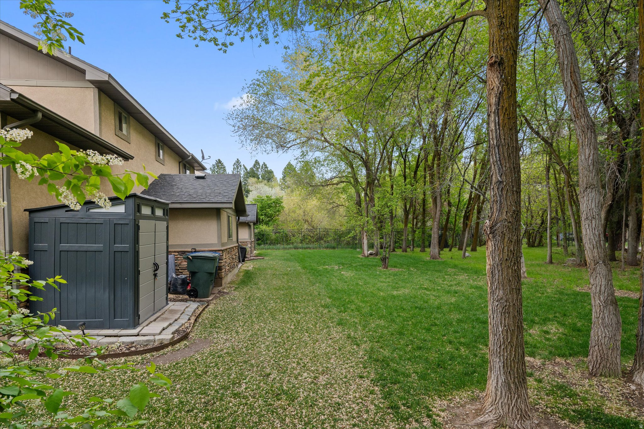 RIVER GLEN - Residential