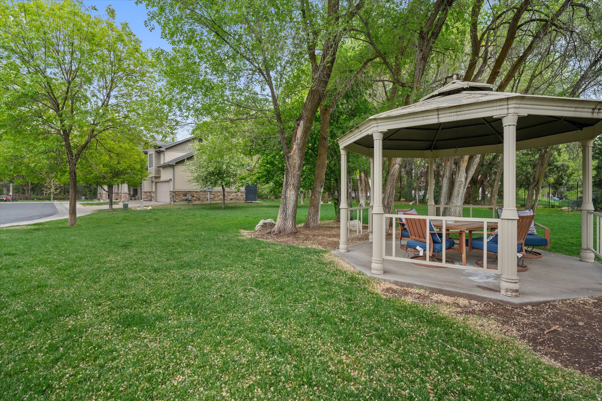 RIVER GLEN - Residential