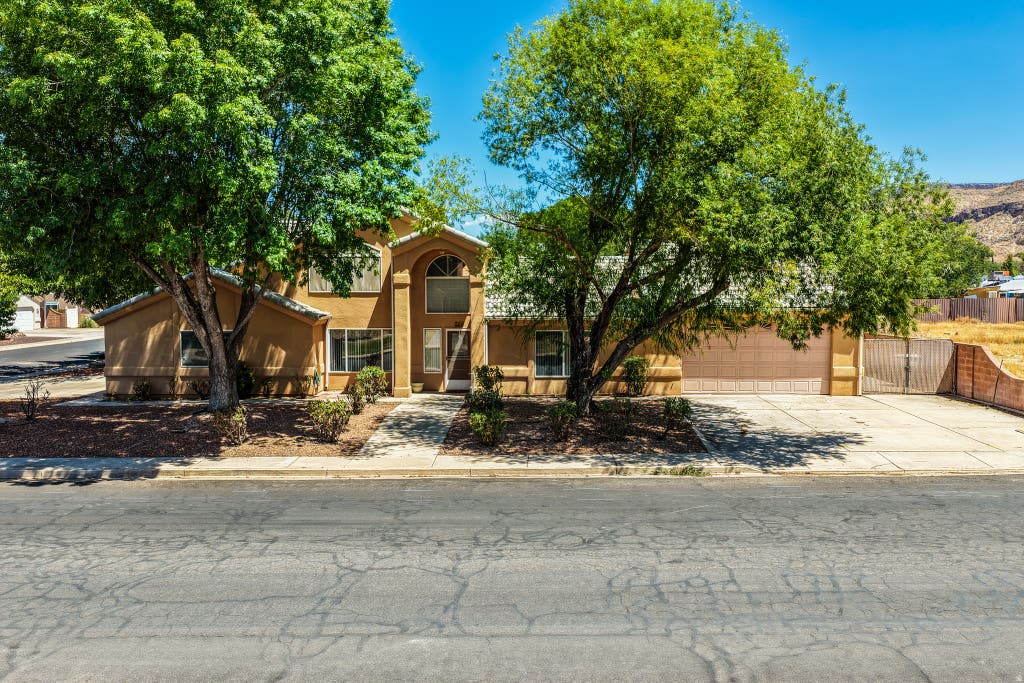 Photo of 206 W 170 S, La Verkin, UT 84745 (MLS # 2175830)
