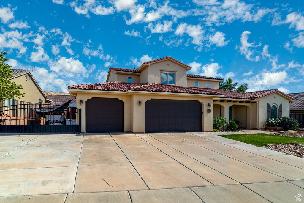 Photo of 376 E CALGARY Dr, Saint George, UT 84790 (MLS # 2115955)