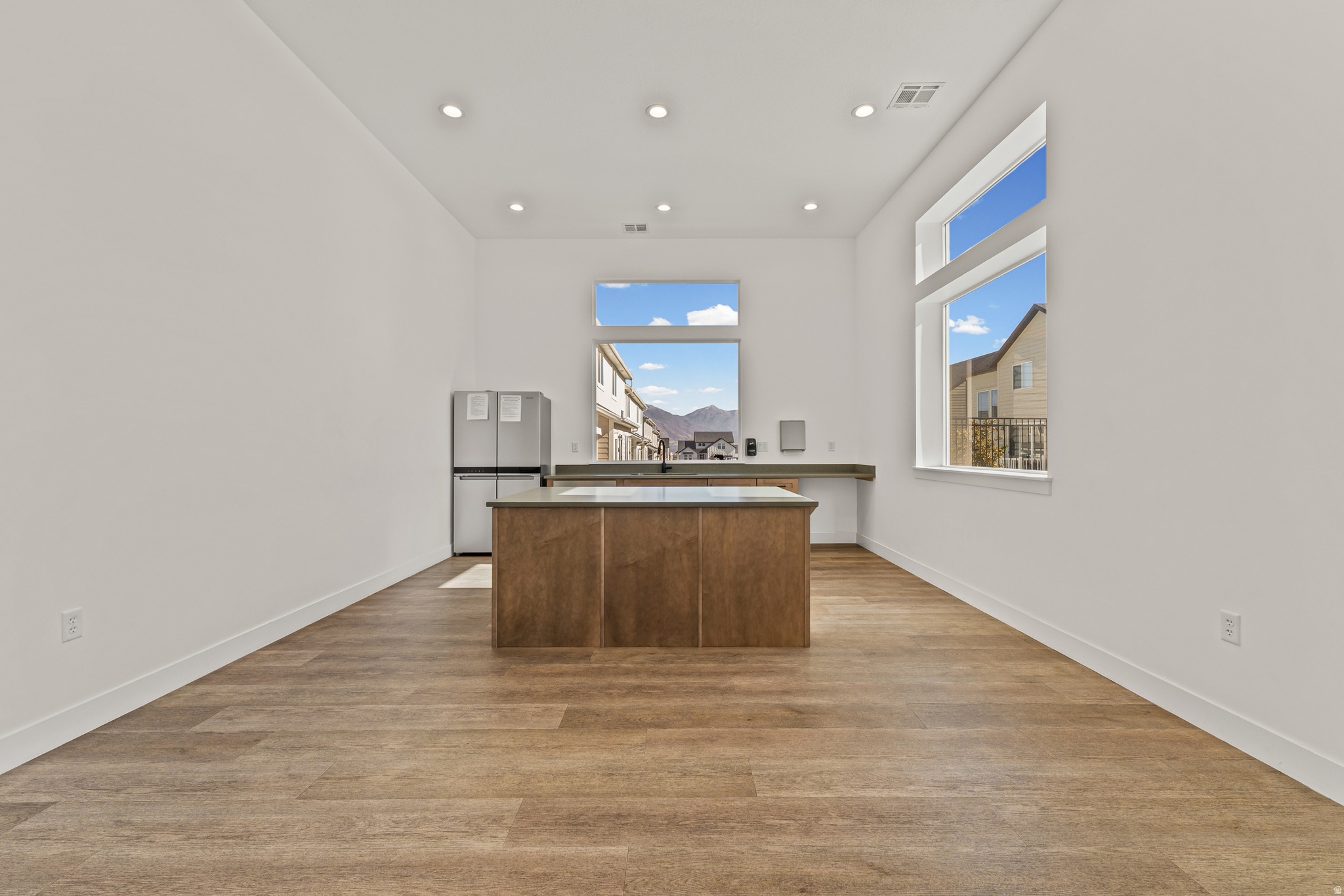 MOUNTAIN RIDGE - Residential